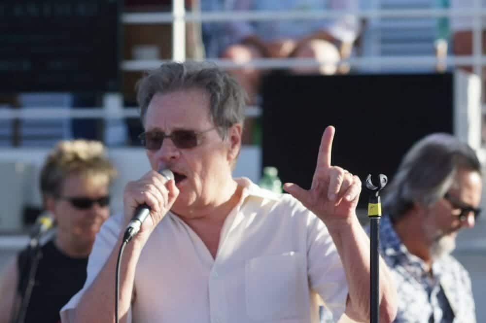 2016 Delbert McClinton & Friends Sandy Beach Cruise Making A Scene!